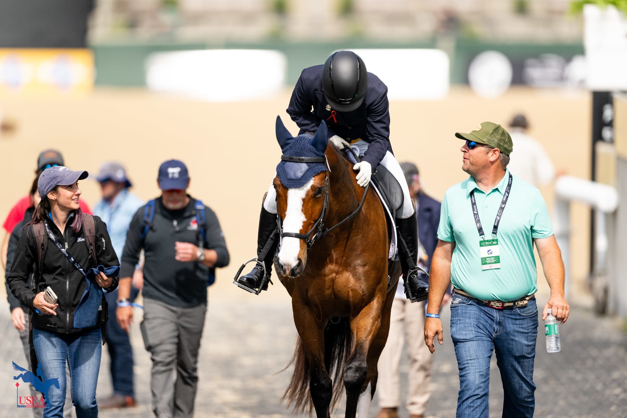 Tracey Bienemann gives Menlo Park a big pat. USEA/Atalya Boytner photo