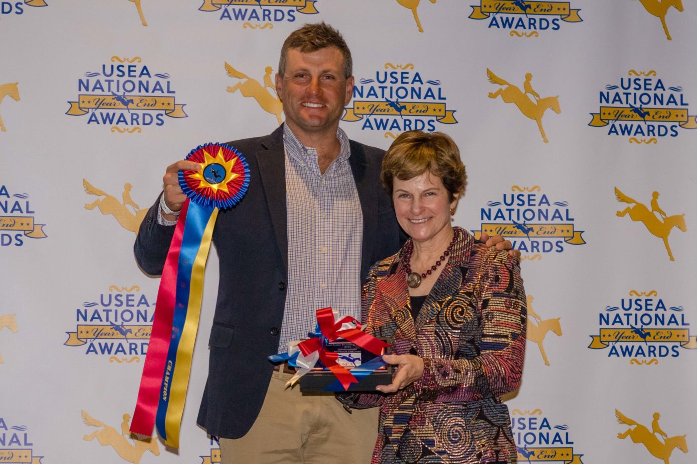 Boyd Martin accepts the On Cue's Intermediate Horse of the Year Award.
