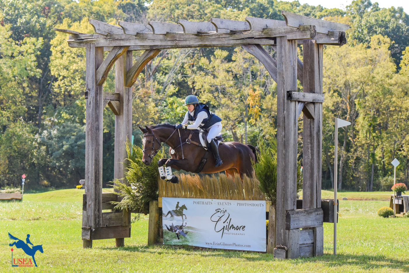 A picture frame for a picture-perfect jump. USEA/Leslie Mintz Photo.
