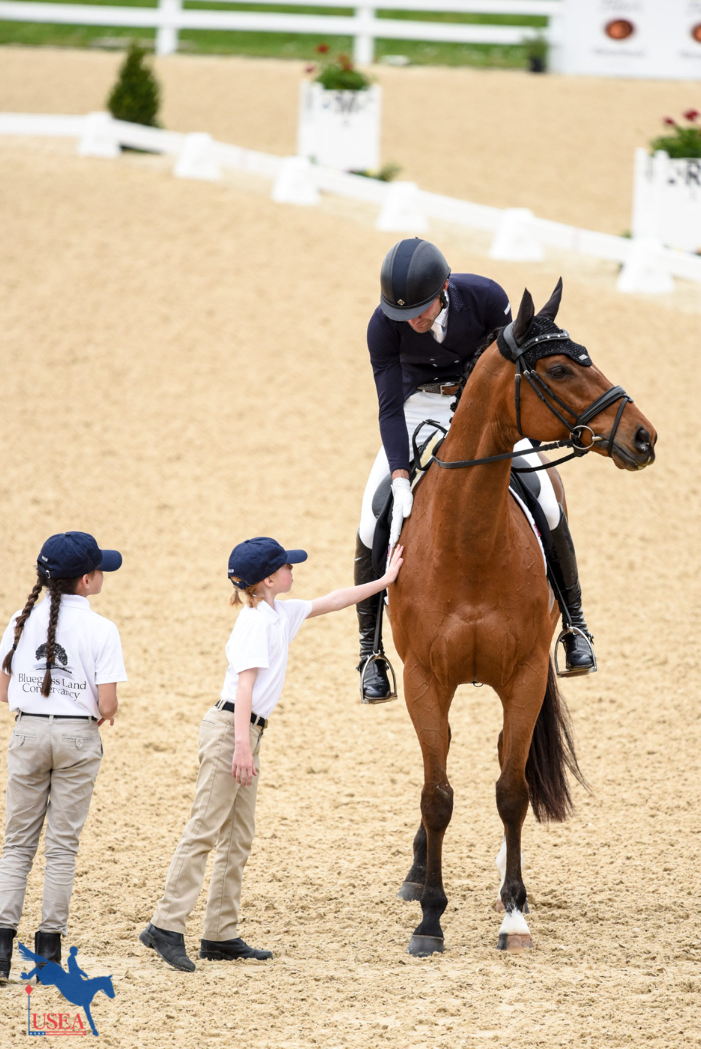 The Pony Club volunteers got to say hi to Unmarked Bills after his test. USEA/Leslie Mintz Photo.