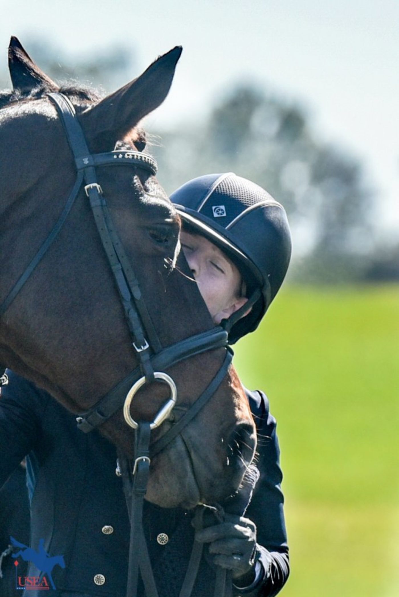 Kisses for a job well done. USEA/Leslie Mintz Photo.